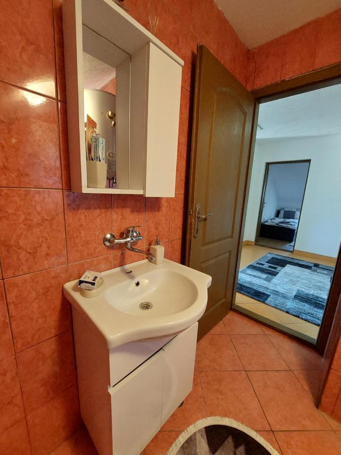 Apartment Em 2 Тузла Экстерьер фото